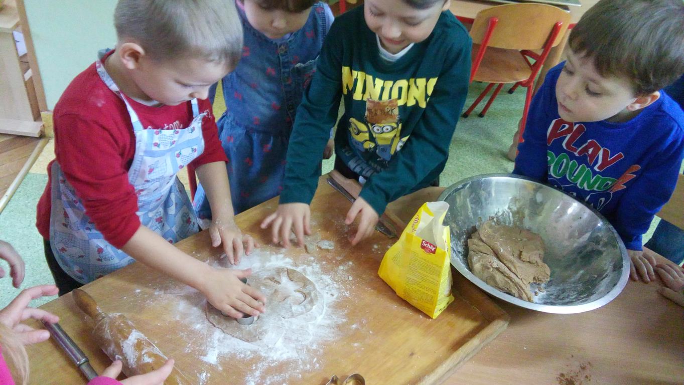 Pieczemy ciasteczka na choinkę – grupa IV