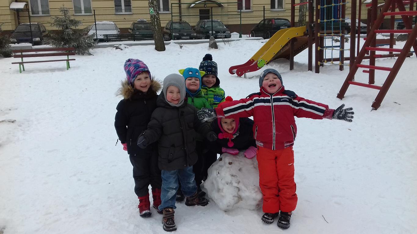 Zimowe zabawy w ogrodzie przedszkolnym – grupa VII