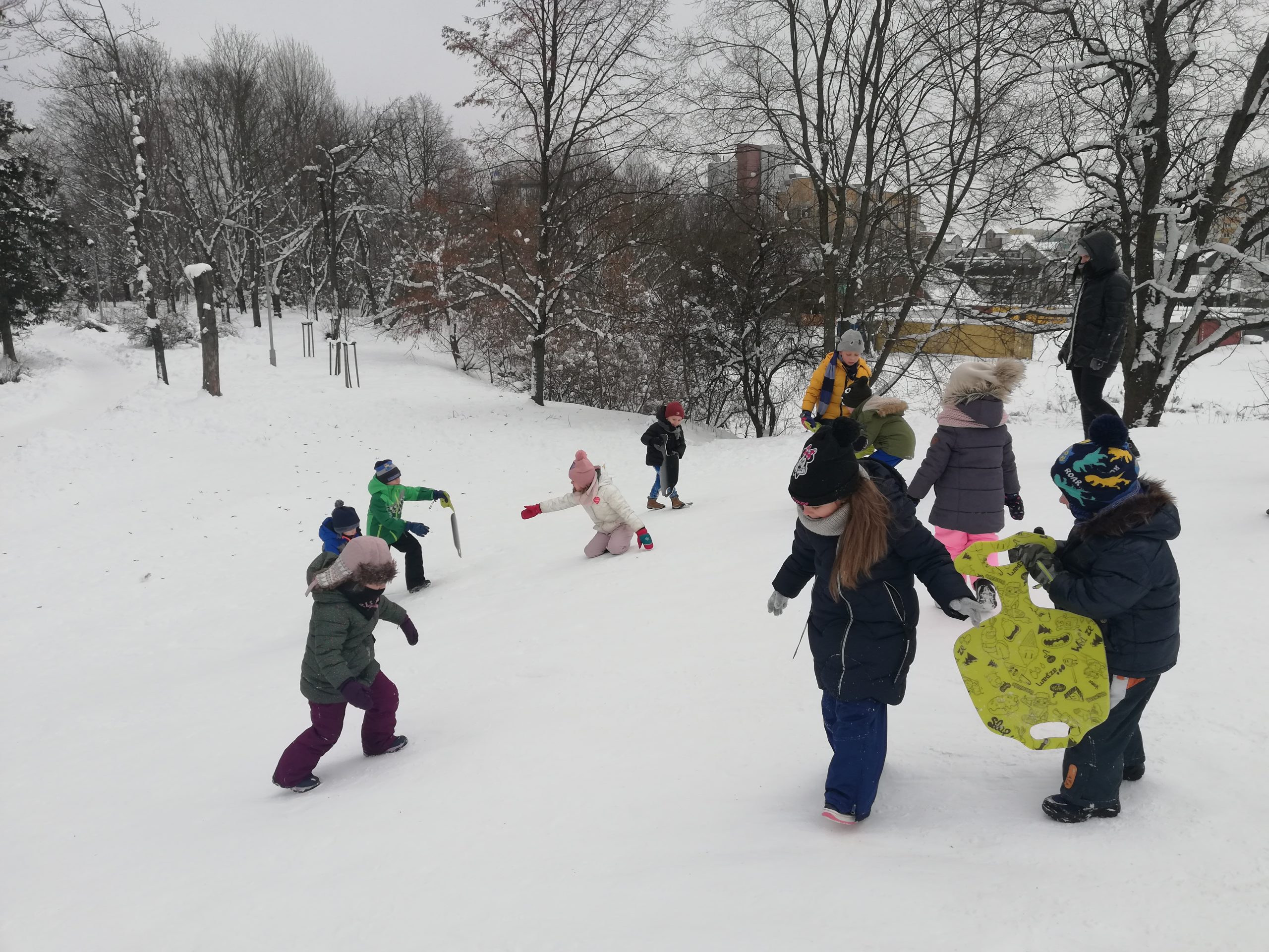 Zabawy na śniegu grupy IV