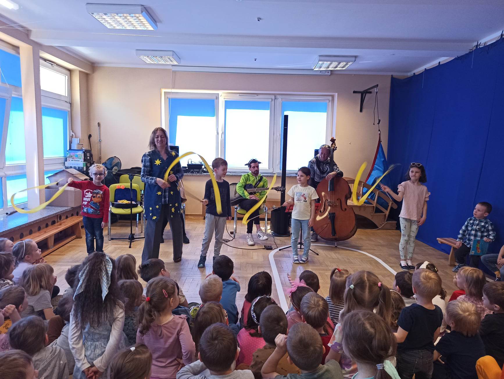 „Kosmiczne piosenki” – przedszkolaki na audycji muzycznej
