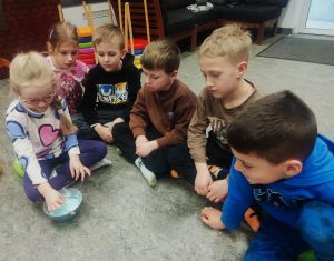 Doświadczanie eksperymentu.