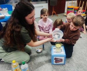 Przygotowywanie doświadczenia.