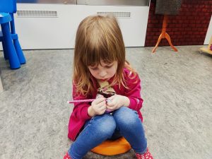 Kolorowanie kamienia.