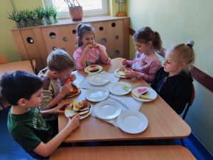 34. Pyszne warzywa i owoce.