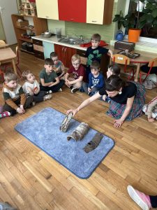 Dzieci uczą się przez obserwację