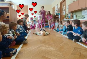 Zosia i Dorotka bardzo aktywnie uczestniczą w zajęciach