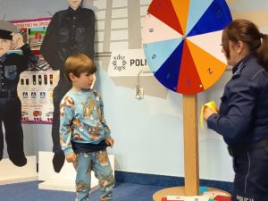 Krzyś w komisariacie poli