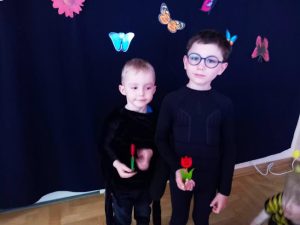 chłopcy z upominkami