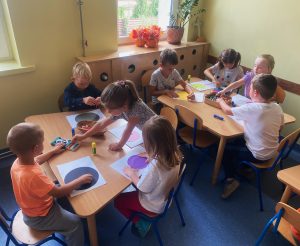 Praca plastyczna w grupie.