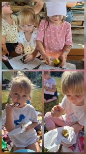 Dzieci jedzą pieczone ziemniaki z ogniska