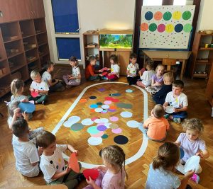 Wspólne zabawy w grupie.