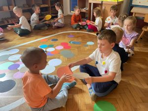 Zabawa przy piosence.