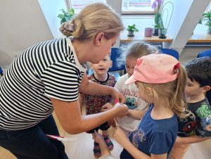 Wizyta dzieci grupy III w szkole językowej