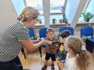 Wizyta dzieci grupy III w szkole językowej