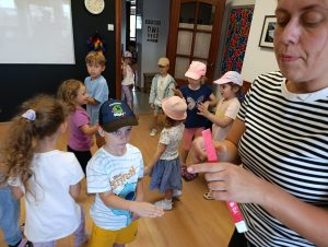 Wizyta dzieci grupy III w szkole językowej