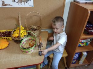 praca z materiałem M. Montessori