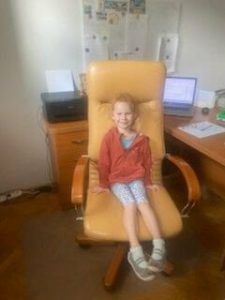 Sara z wizyta u Pani Dyrektor