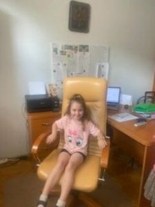 Zosia w gabinecie Pani Dyrektor