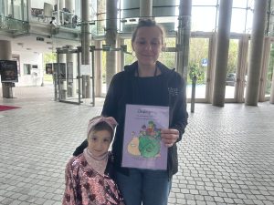 Amelka dziękuje mamie za zaproszenie