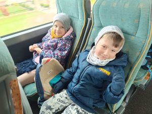 Dzieci w autokarze