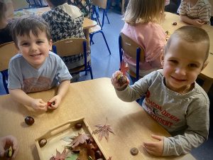 Tworzenie zwierząt z darów jesieni.