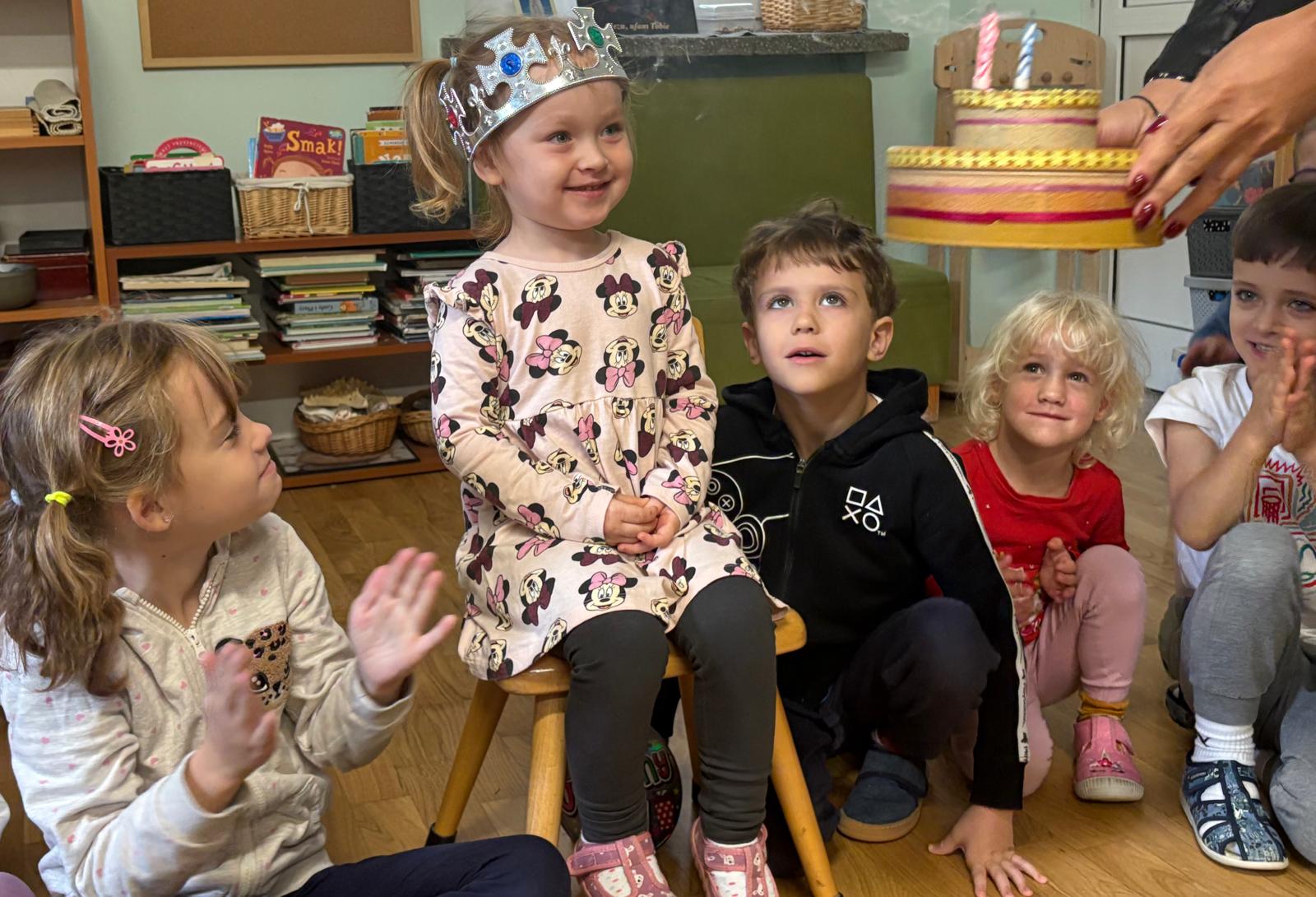 Urodzinowe świętowanie w naszym przedszkolu – grupa VII