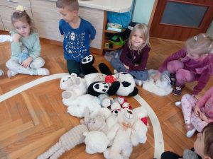 Segregujemy misie kolorami