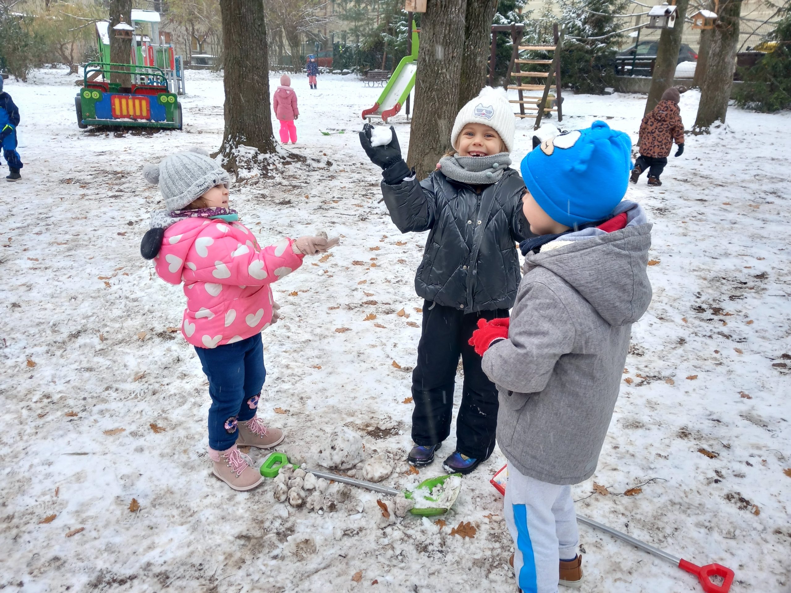 Zimowe zabawy w grupie III