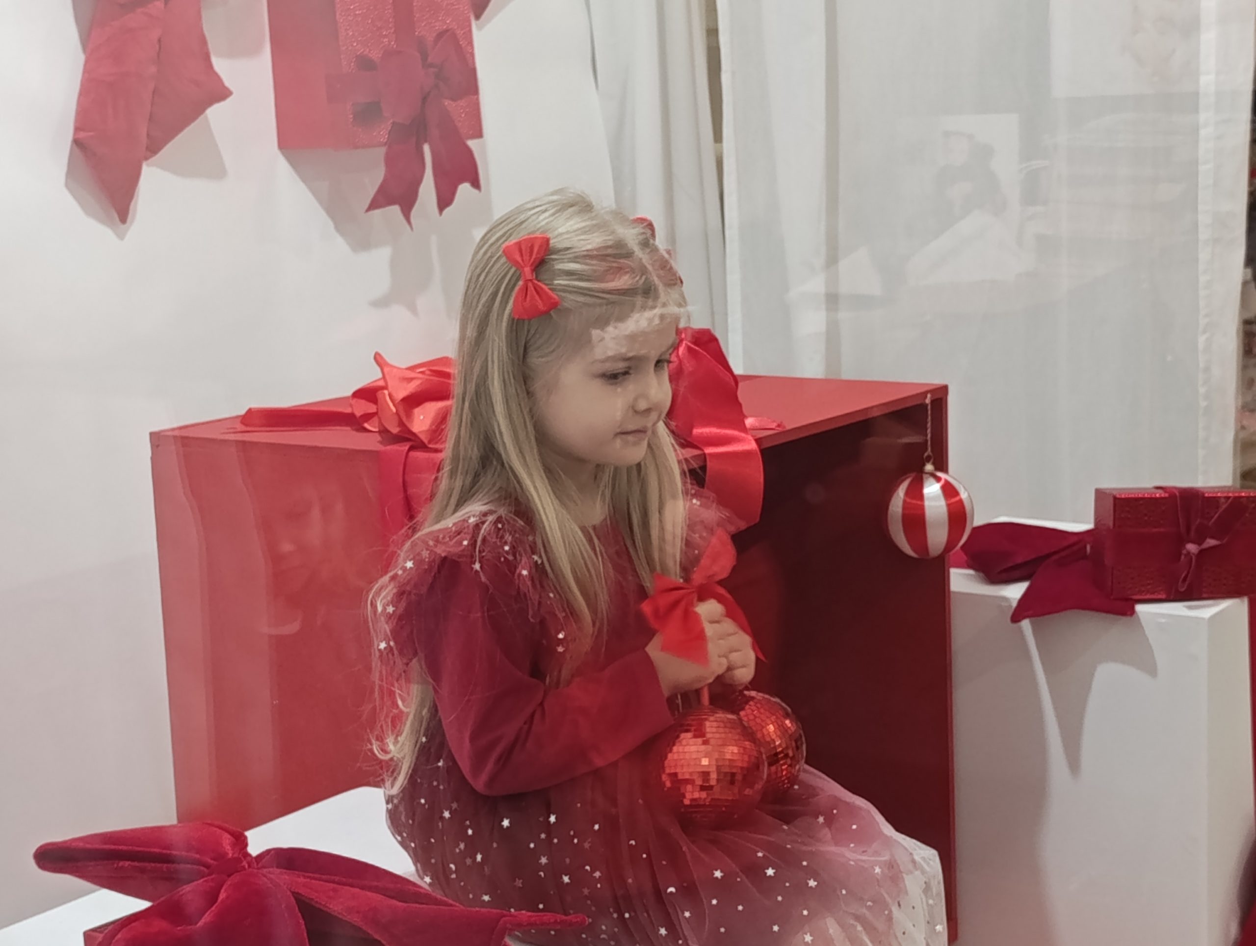 Dzieci z grupy III w świątecznej sesji zdjęciowej