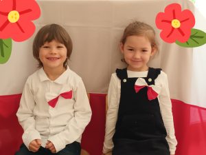 Lew i Nela cieszą się że świętujemy