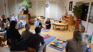 Pokaz pracy z różową wieżą