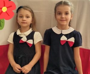 Rita i Lila na tle barw narodowych