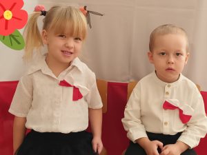 Wiktoria i Wiktor uczcili dzień 11 listopada