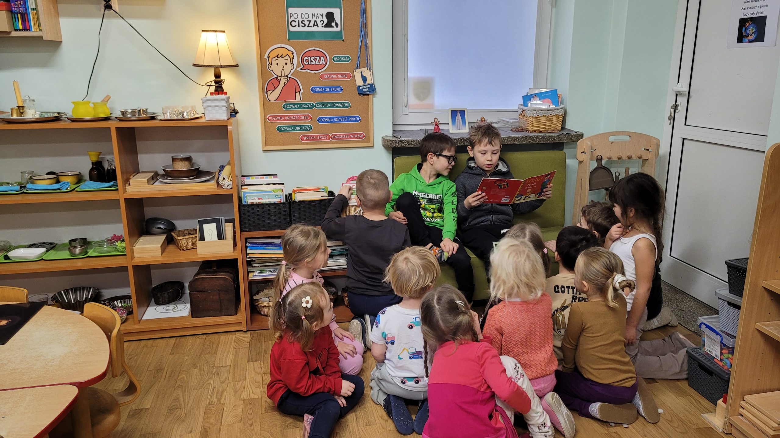 Wizyta absolwentów w grupie 7