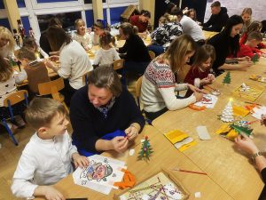 3. Tworzenie dekoracji świątecznych.