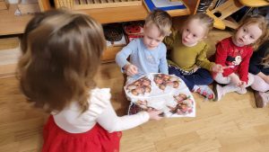 4. Dzielenie się opłatkiem