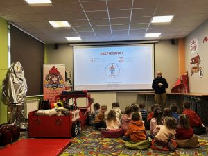 8. Oglądanie filmu edukacyjnego.