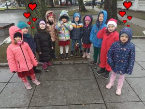 Dzieci z Misiem Lalkarzem