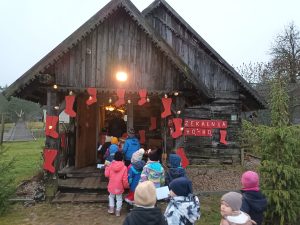 Dzieci z wizytą u Mikołaja