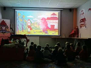 Oglądanie filmów edukacyjnych