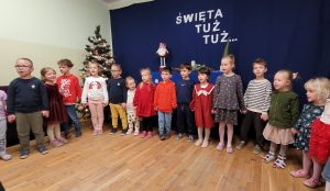 Śpiewanie piosenek świątecznych