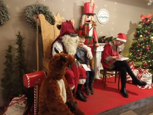 Staś na spotkaniu z Mikołajem