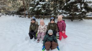 Zimowe zabawy na śniegu