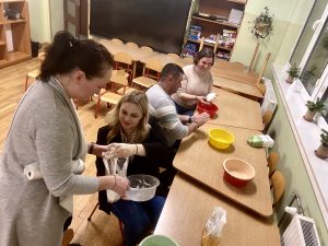 Praca z masą z mąki.