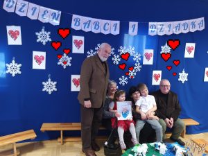 Estera i Staś z babciami i dziadkami