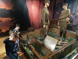 Mali odkrywcy w Muzeum Wojska Polskiego