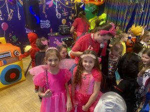 Tańce, stroje i radość – bal karnawałowy