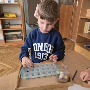 Praca własna wypracowywanie prawidłowego chwytu