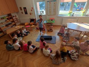 Pola gra na skrzypcach