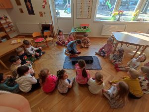 Pola pokazuje zawartość futerału